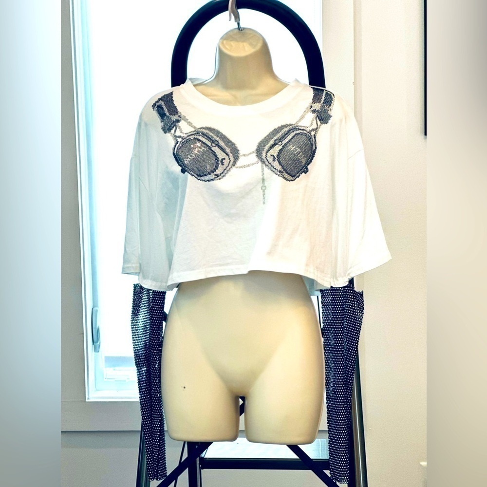 AKIRA TURN THE BEAT AROUND MESH RHINESTONE T SHIRT XL